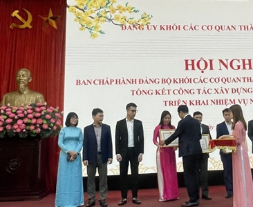 Chi bộ Phòng 12 được Ban chấp hành Đảng bộ khối các cơ quan thành phố Hà Nội...